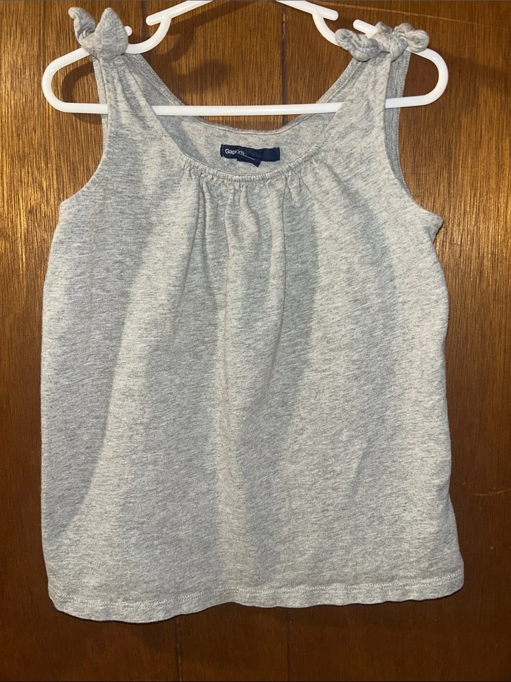 5/$20 GAP | Gray Knot-Shoulder Tank